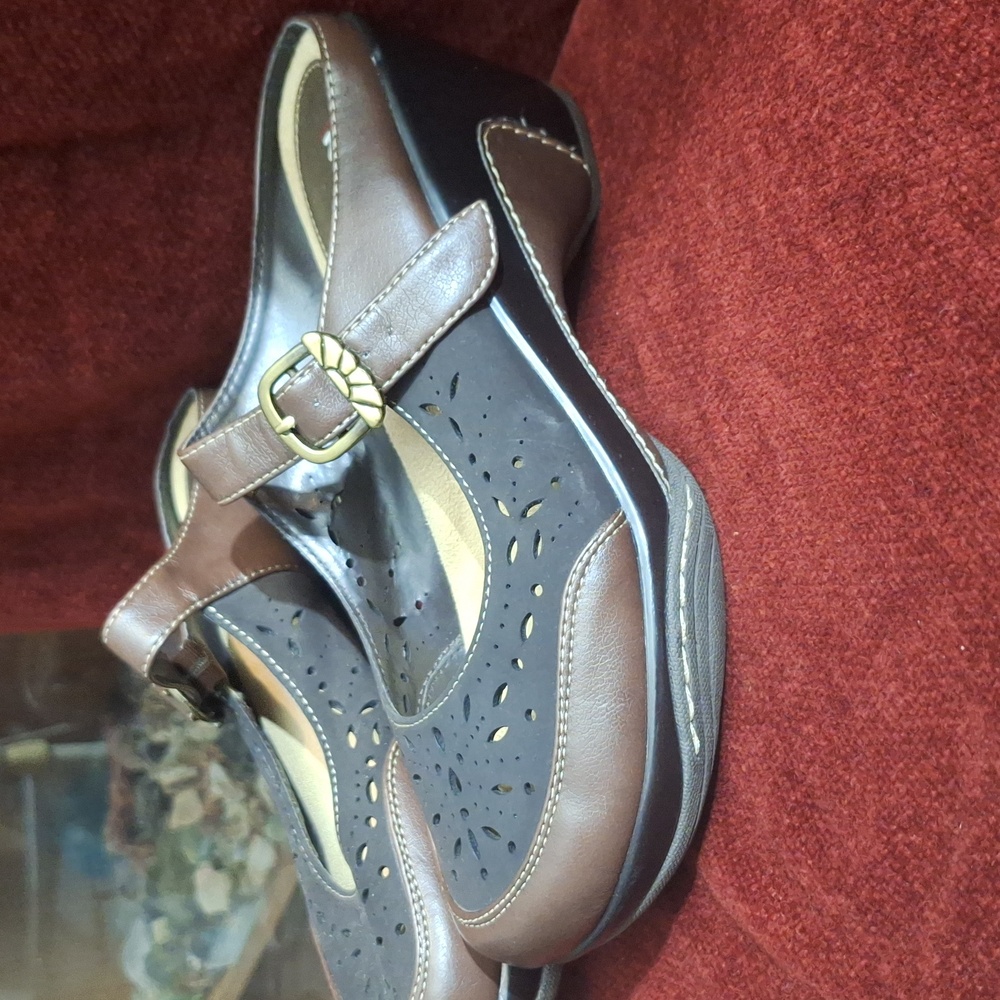 Size 8 Rialto MaryJanes slip on